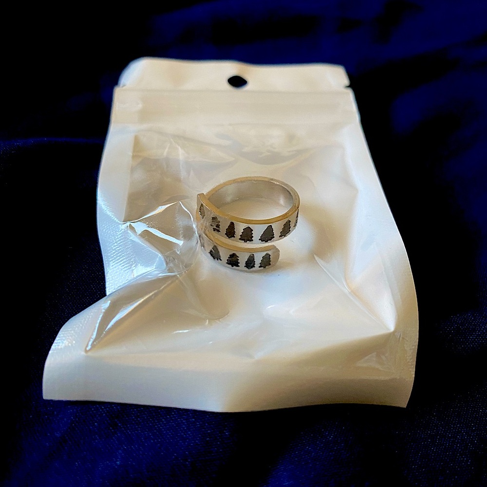 Adjustable tree ring